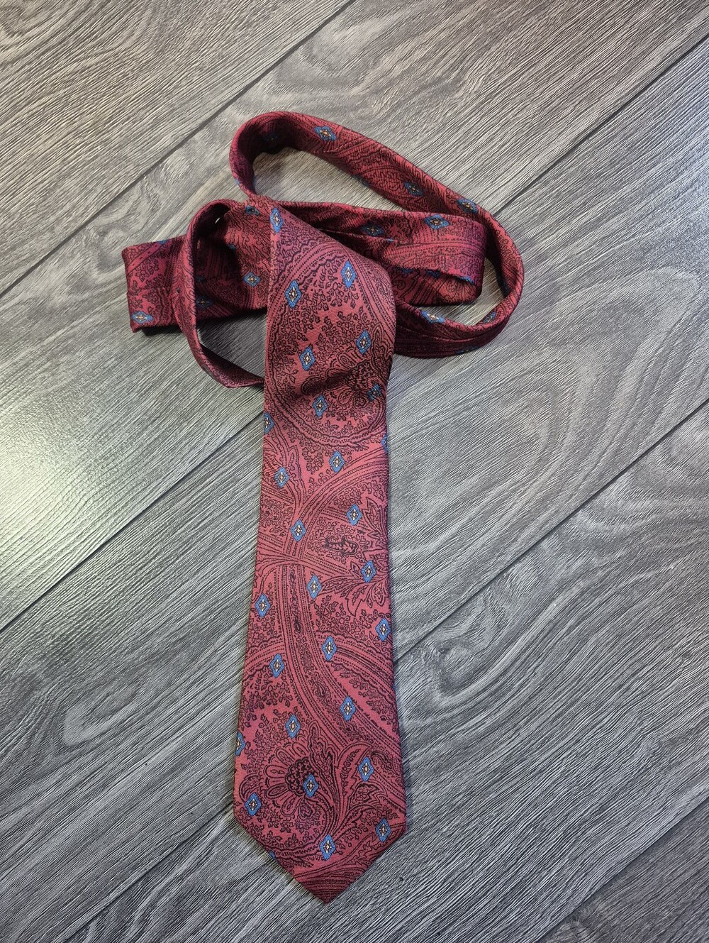 Harry Rosen 100% Silk Paisley Necktie - Red & Blue Diamond Geometric Accent